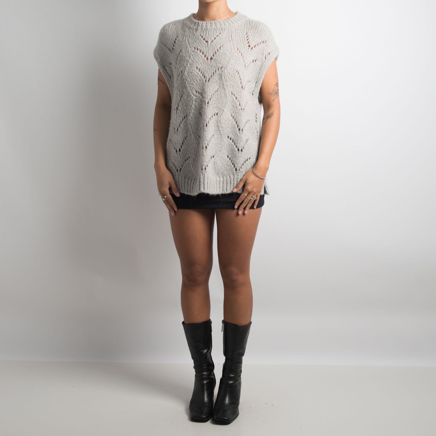 SOFT GREY SLEEVELESS KNIT