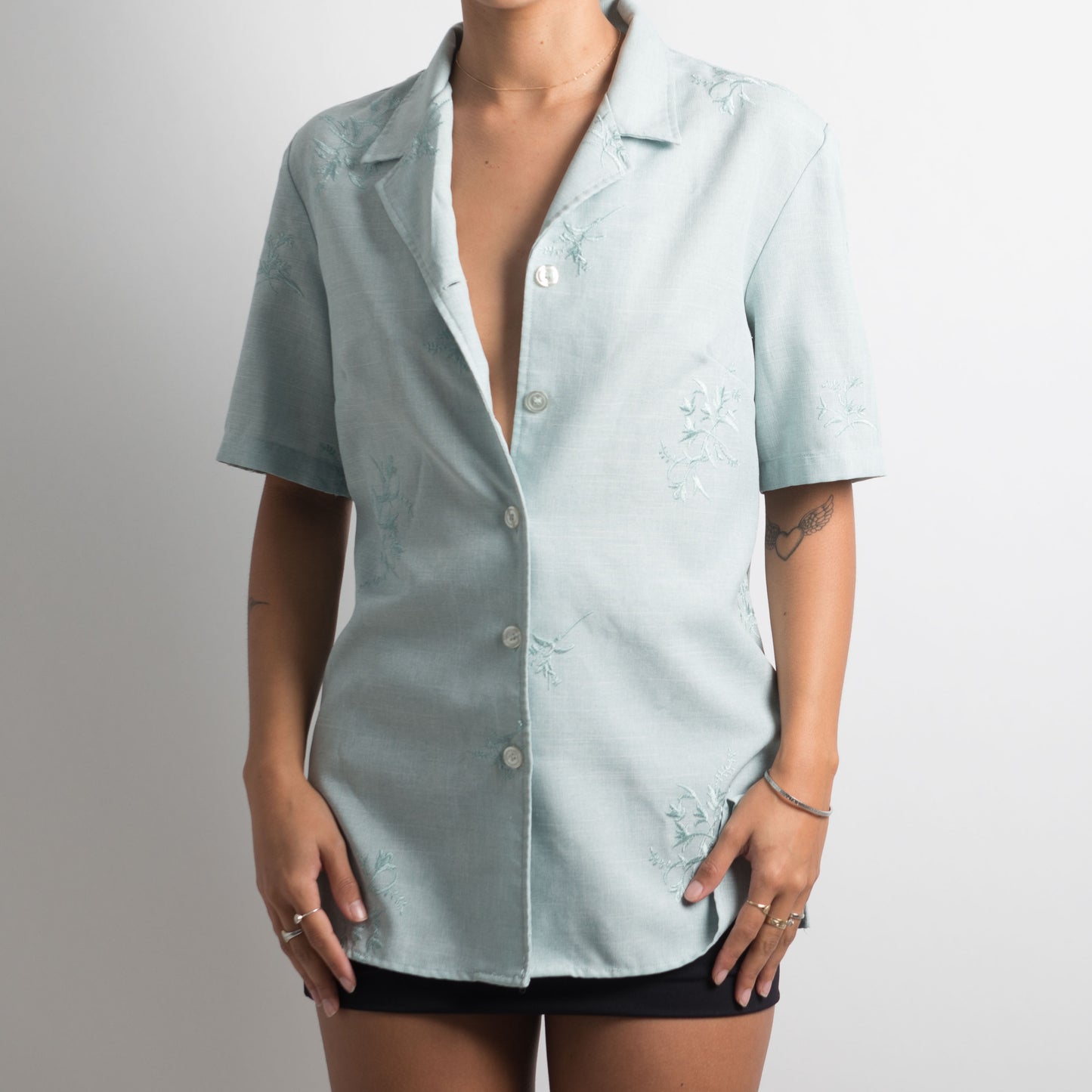 EMBROIDERED SHORT SLEEVE BLOUSE