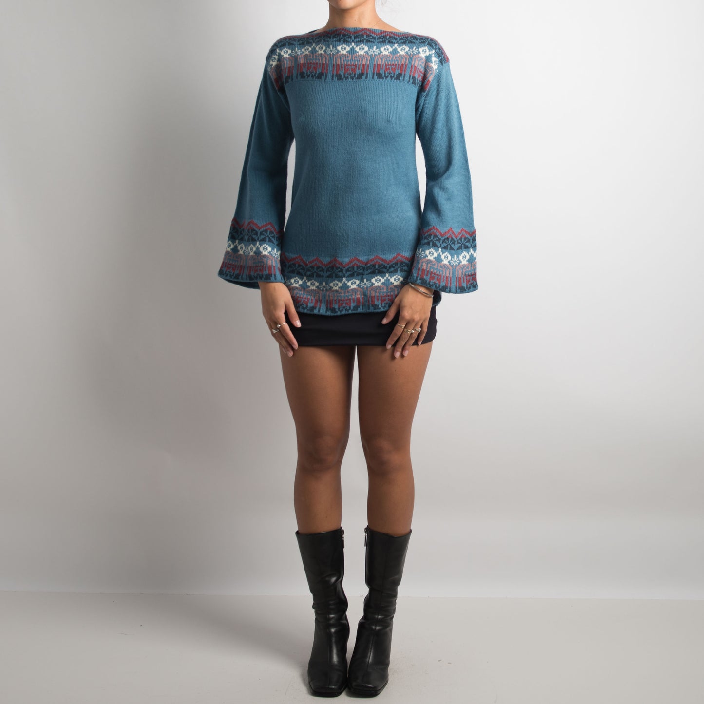 BLUE PATTERNED KNIT SWEATER