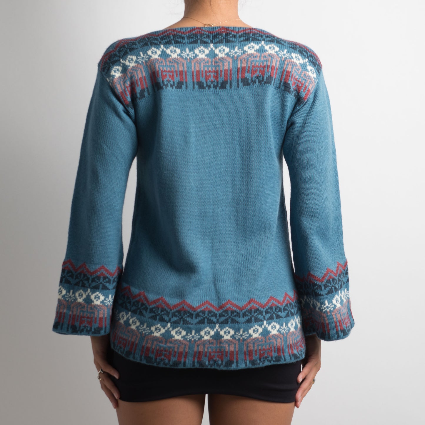 BLUE PATTERNED KNIT SWEATER