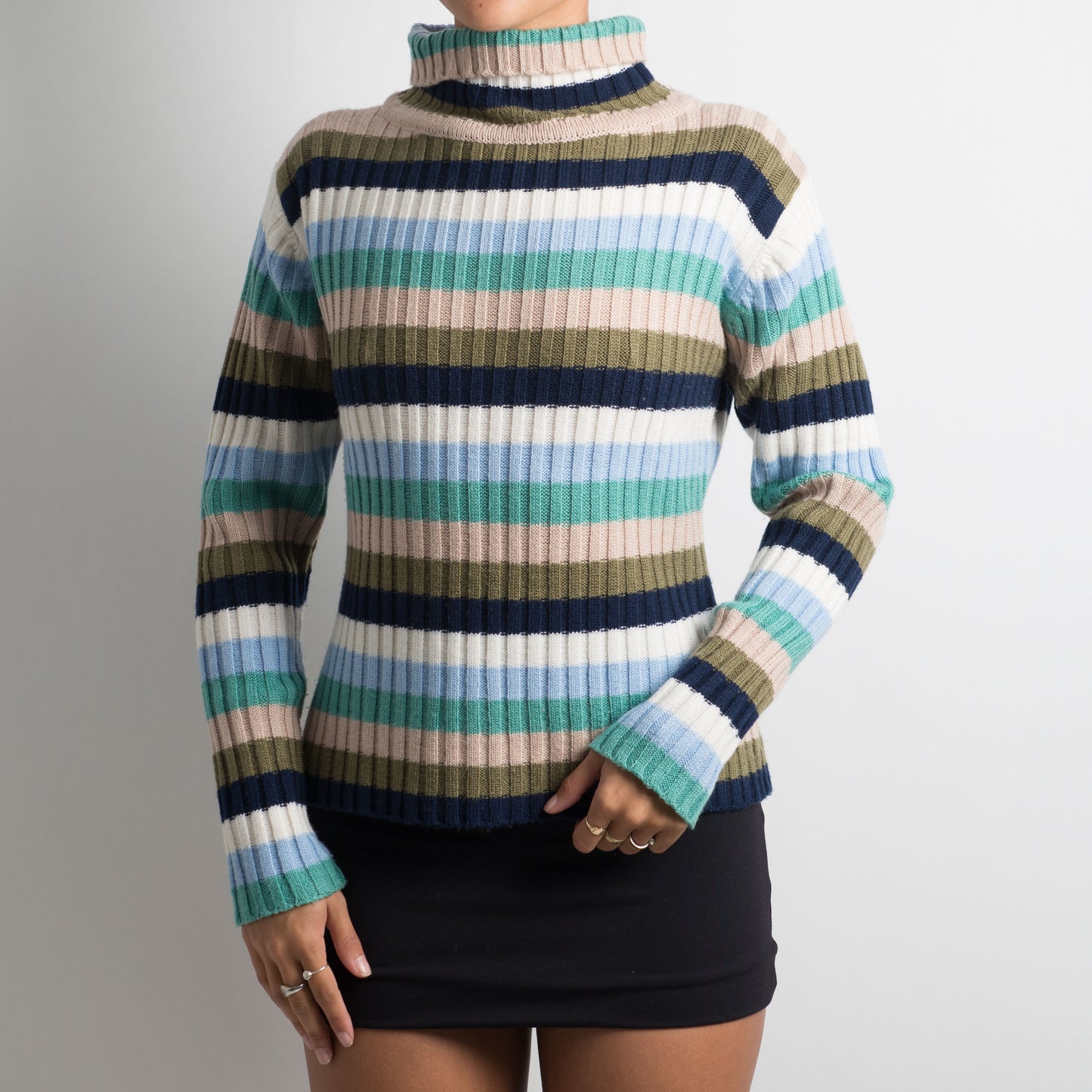 STRIPED TURTLENECK KNIT