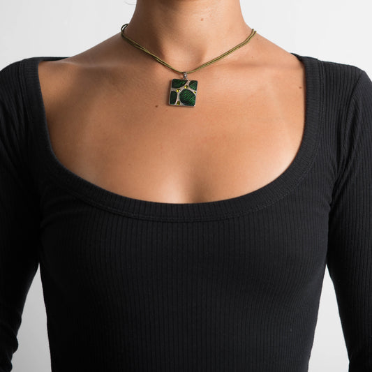 GREEN PENDANT NECKLACE