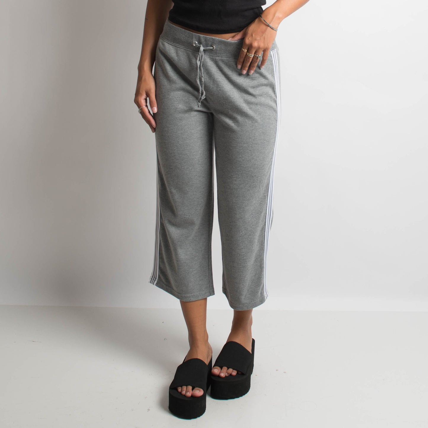 GREY CAPRI SWEATPANTS