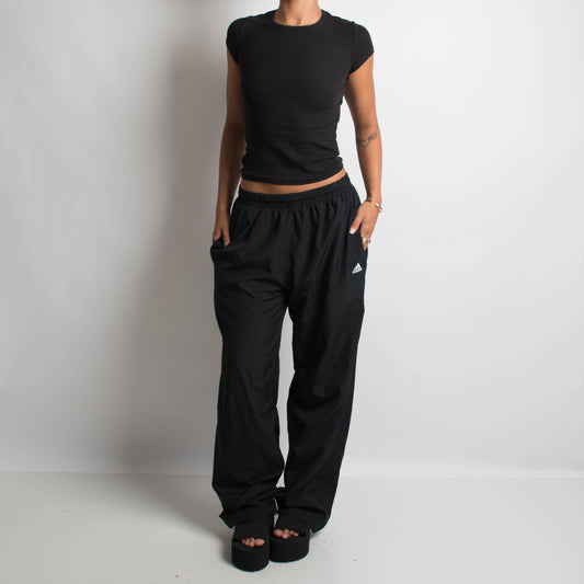 BLACK ADIDAS TRACKPANTS