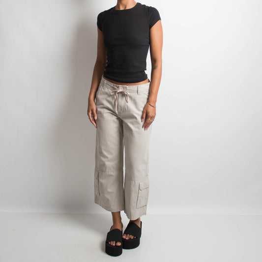 CREAM UTILITY CAPRI PANTS