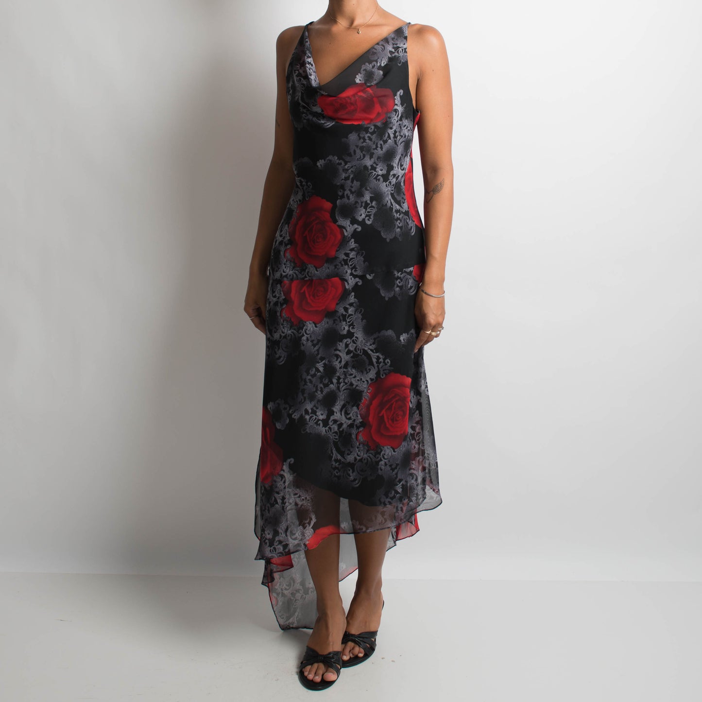 ROBE DE SOIRÉE FLORALE ASYMÉTRIQUE