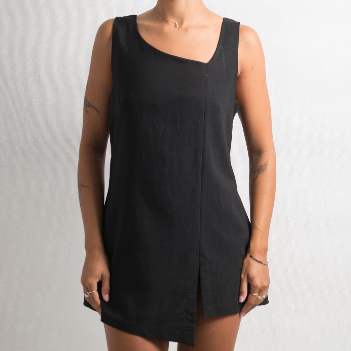 BLACK LONGLINE TOP