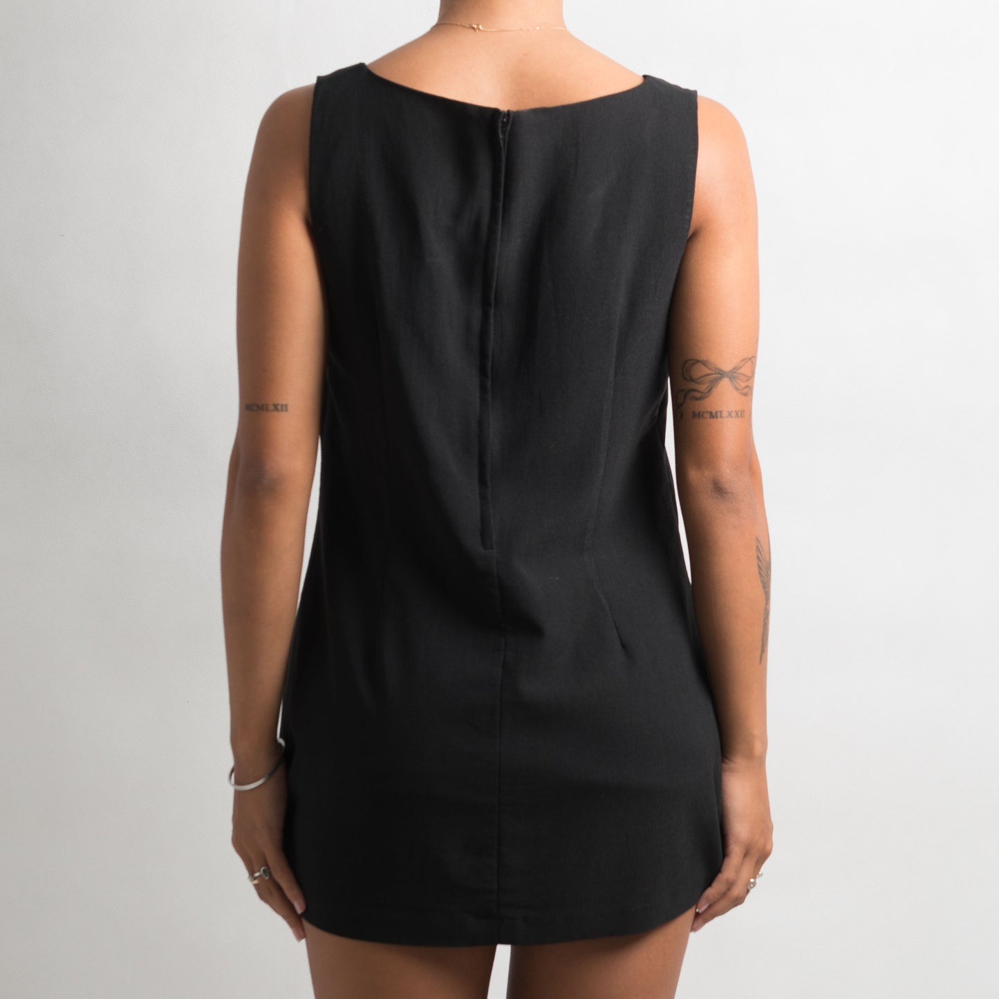 BLACK LONGLINE TOP