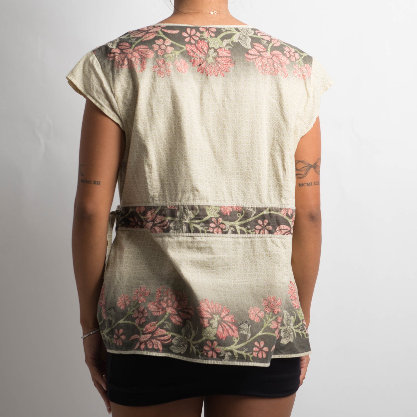 PATTERNED WRAP TOP