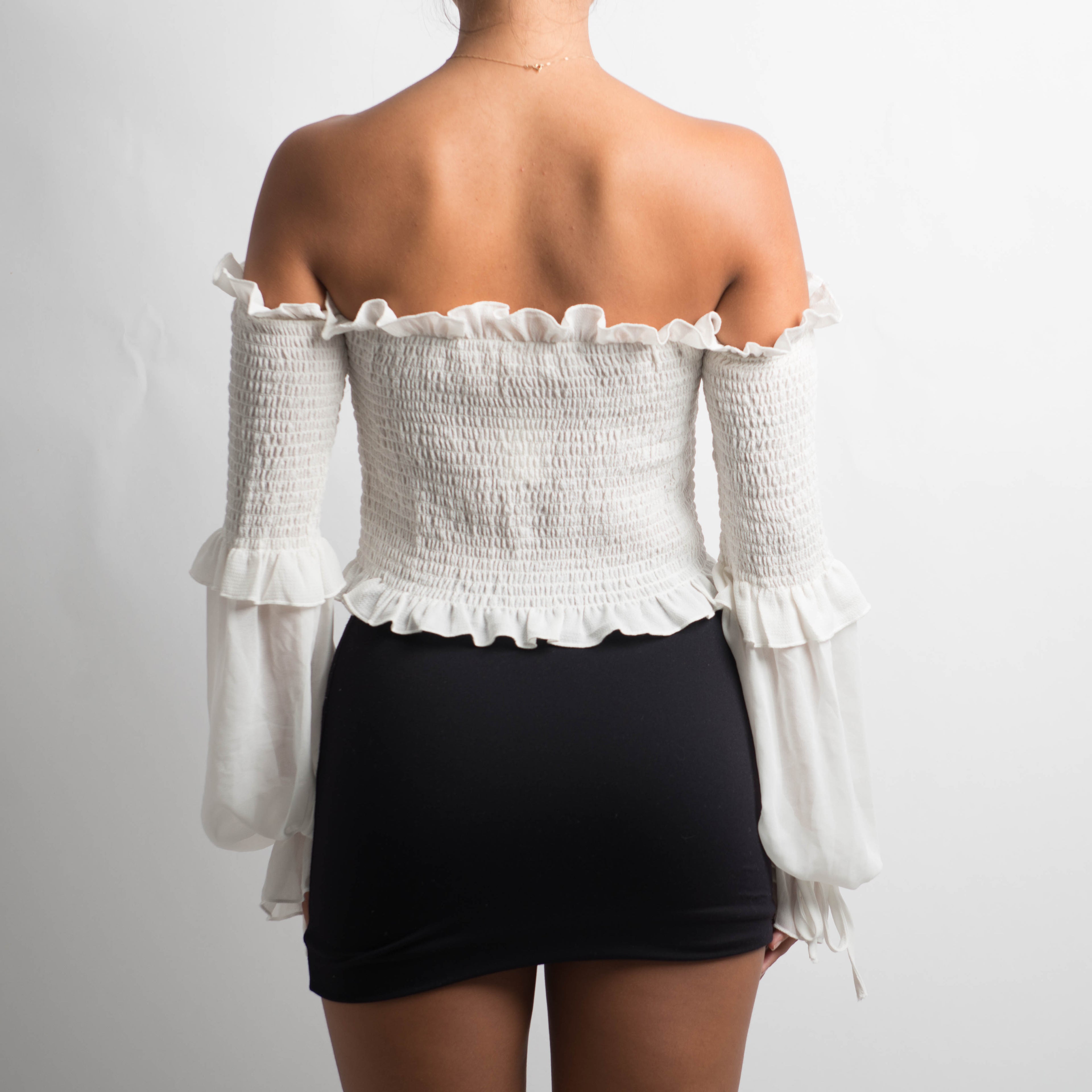 WHITE OFF THE SHOULDER TOP