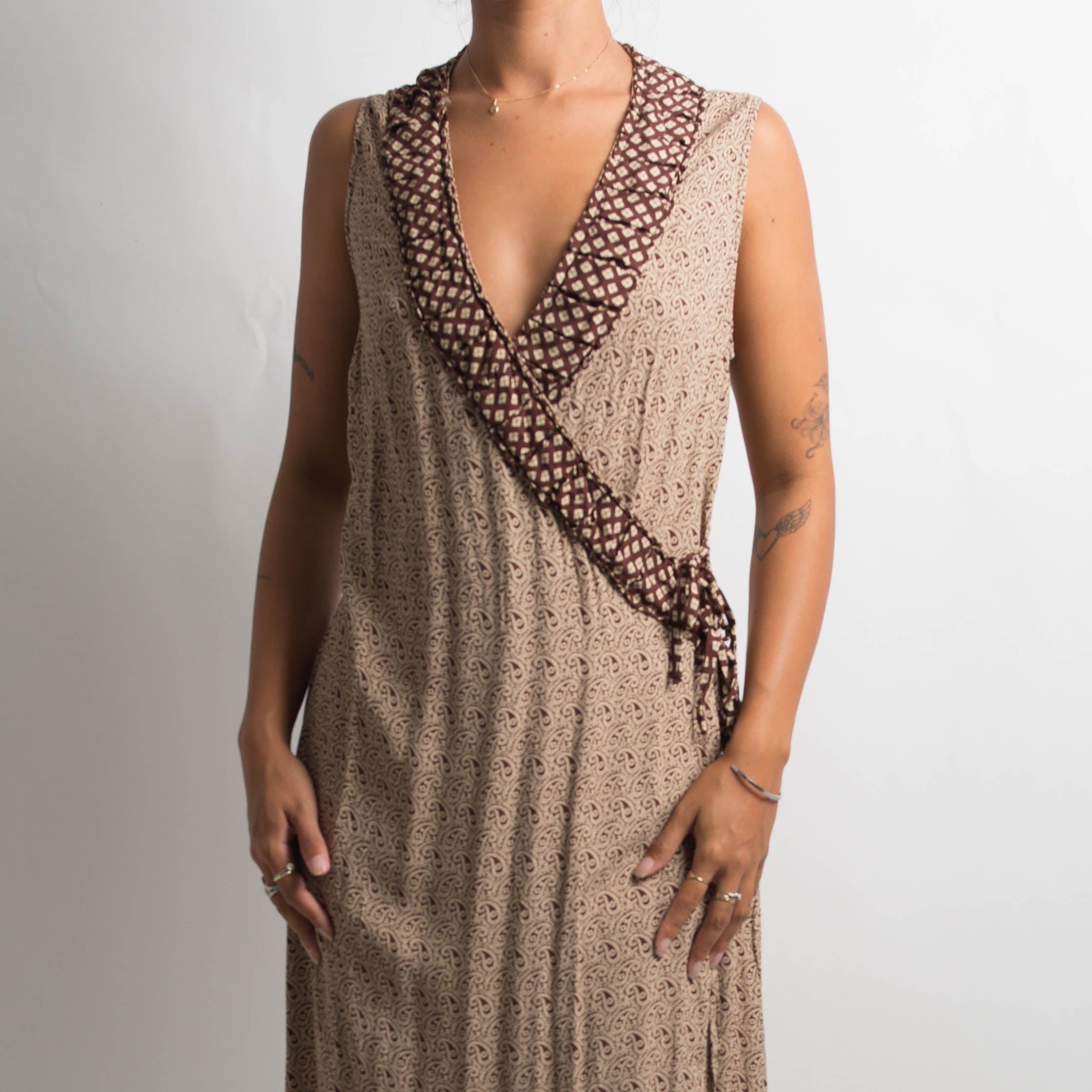 PATTERNED WRAP MIDI DRESS