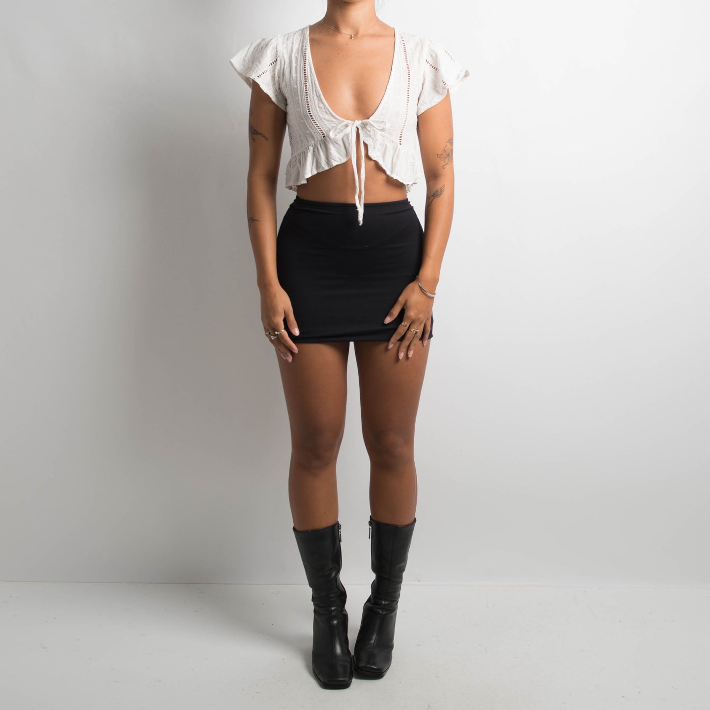 WHITE TIE FRONT CROP TOP