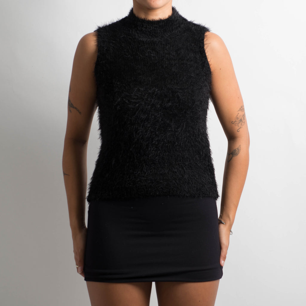 BLACK FUZZY KNIT TOP