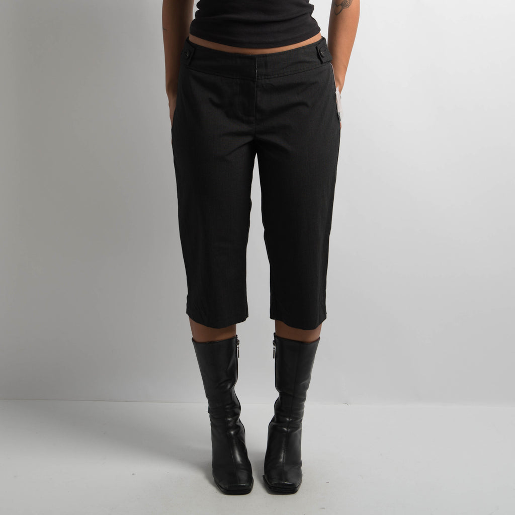 BLACK CAPRI TROUSERS