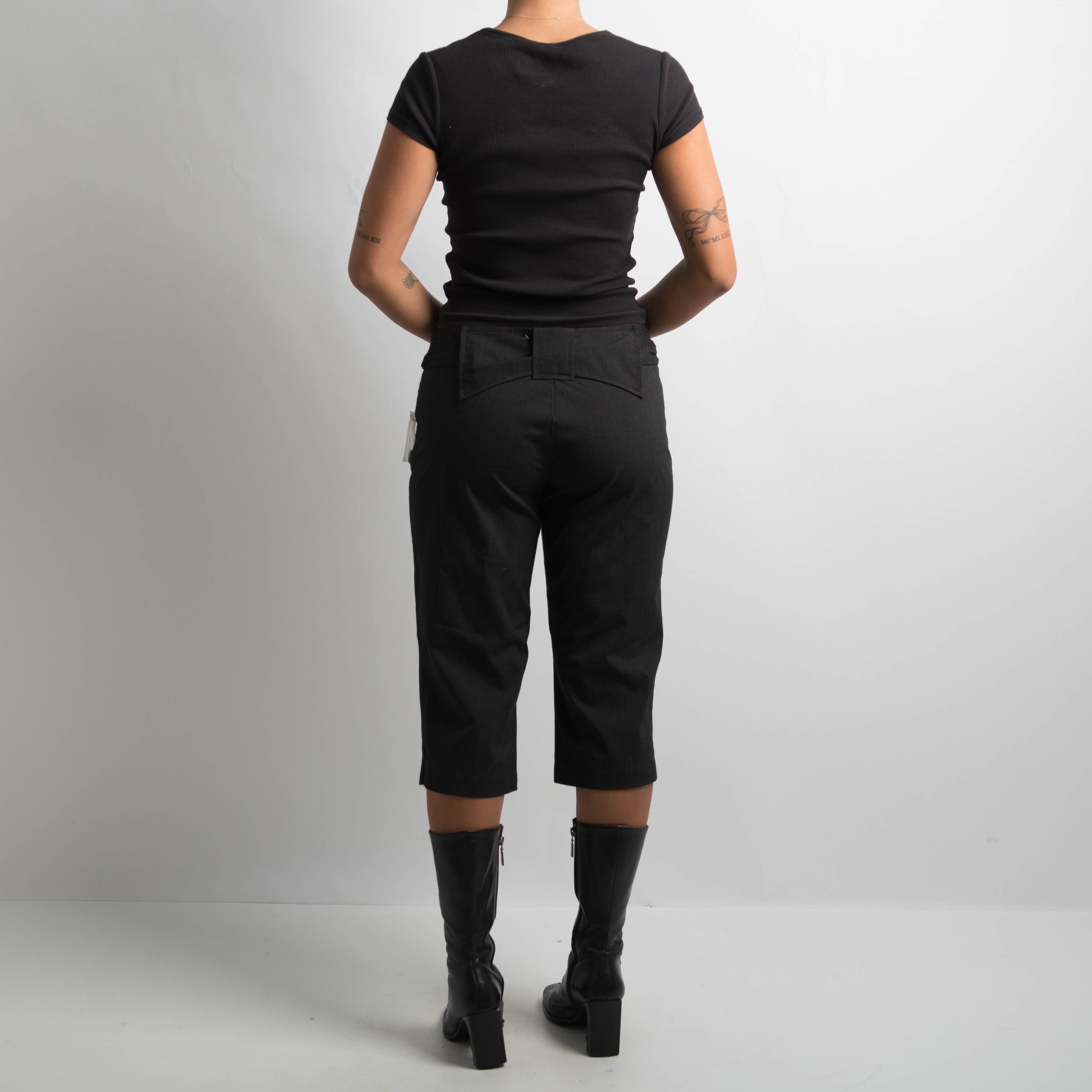 BLACK CAPRI TROUSERS
