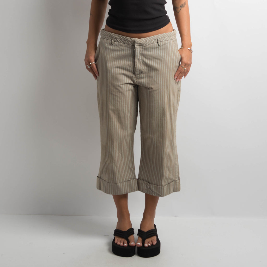BROWN STRIPE CAPRI PANTS