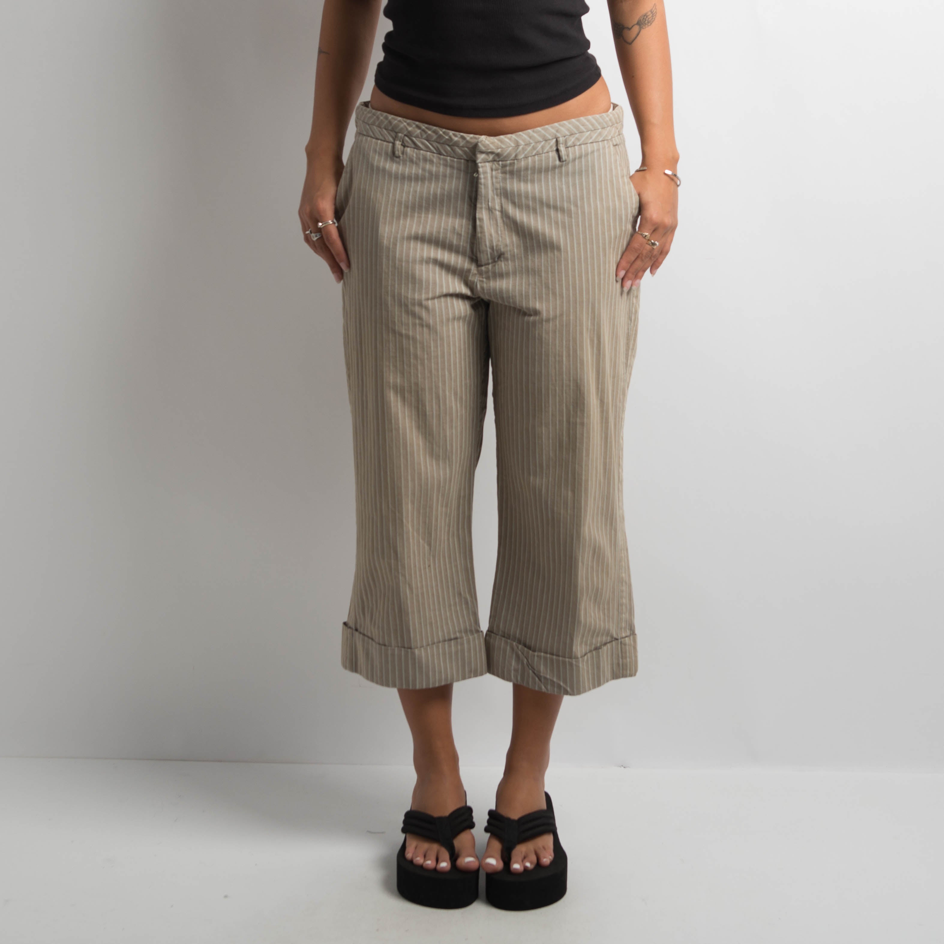 BROWN STRIPE CAPRI PANTS