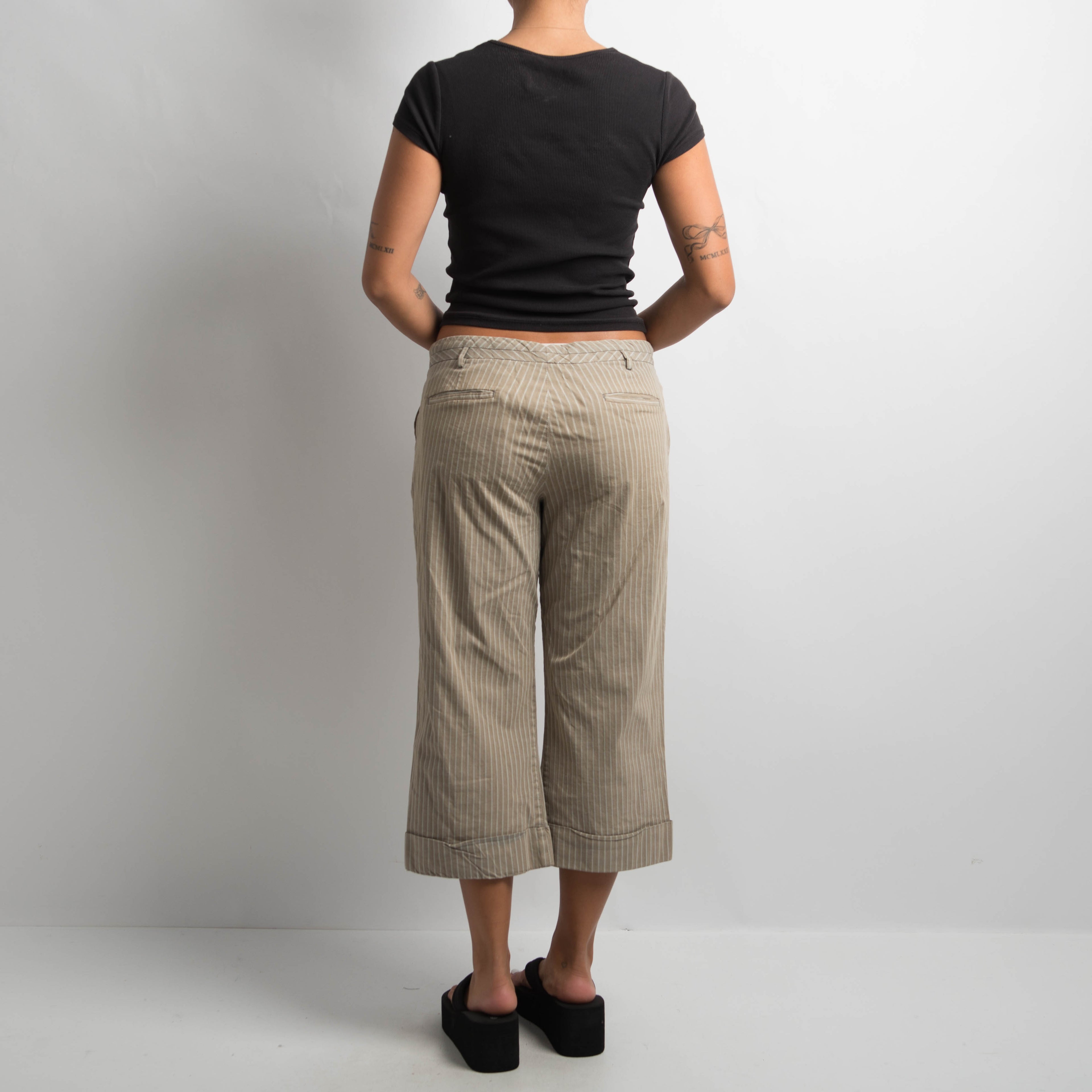 BROWN STRIPE CAPRI PANTS