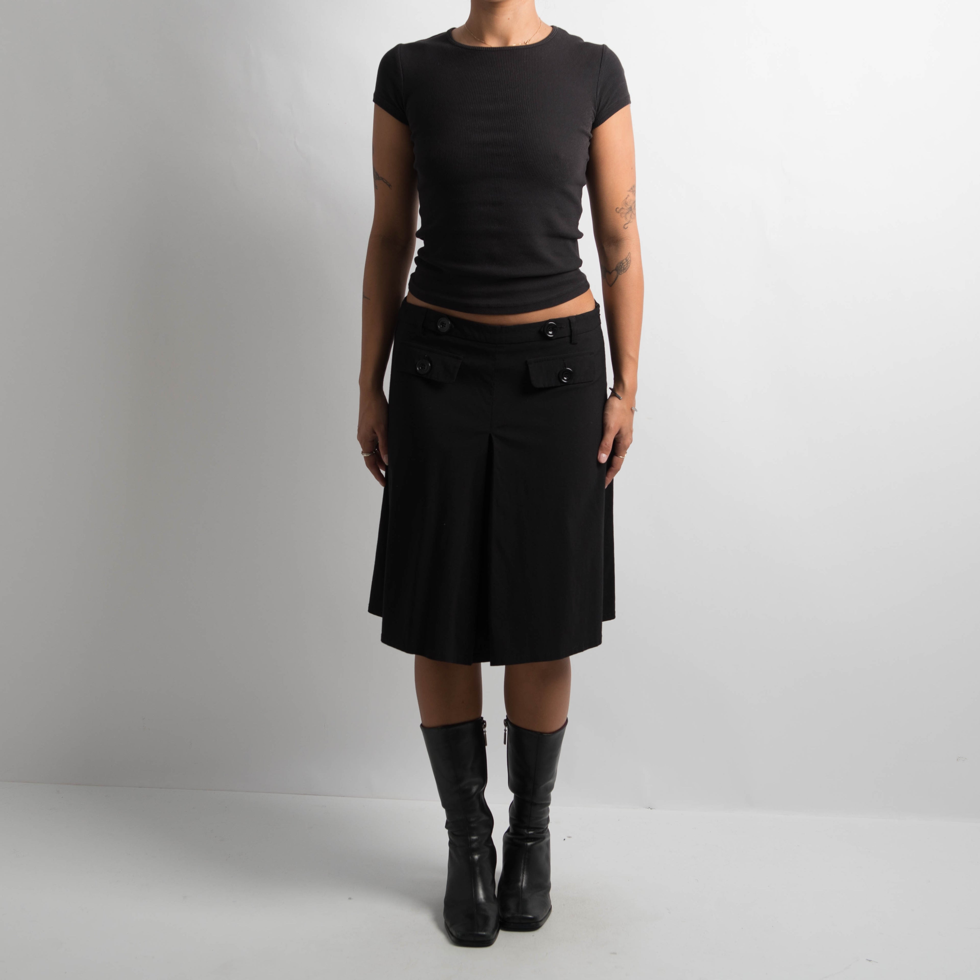 BLACK PLEATED MIDI SKIRT