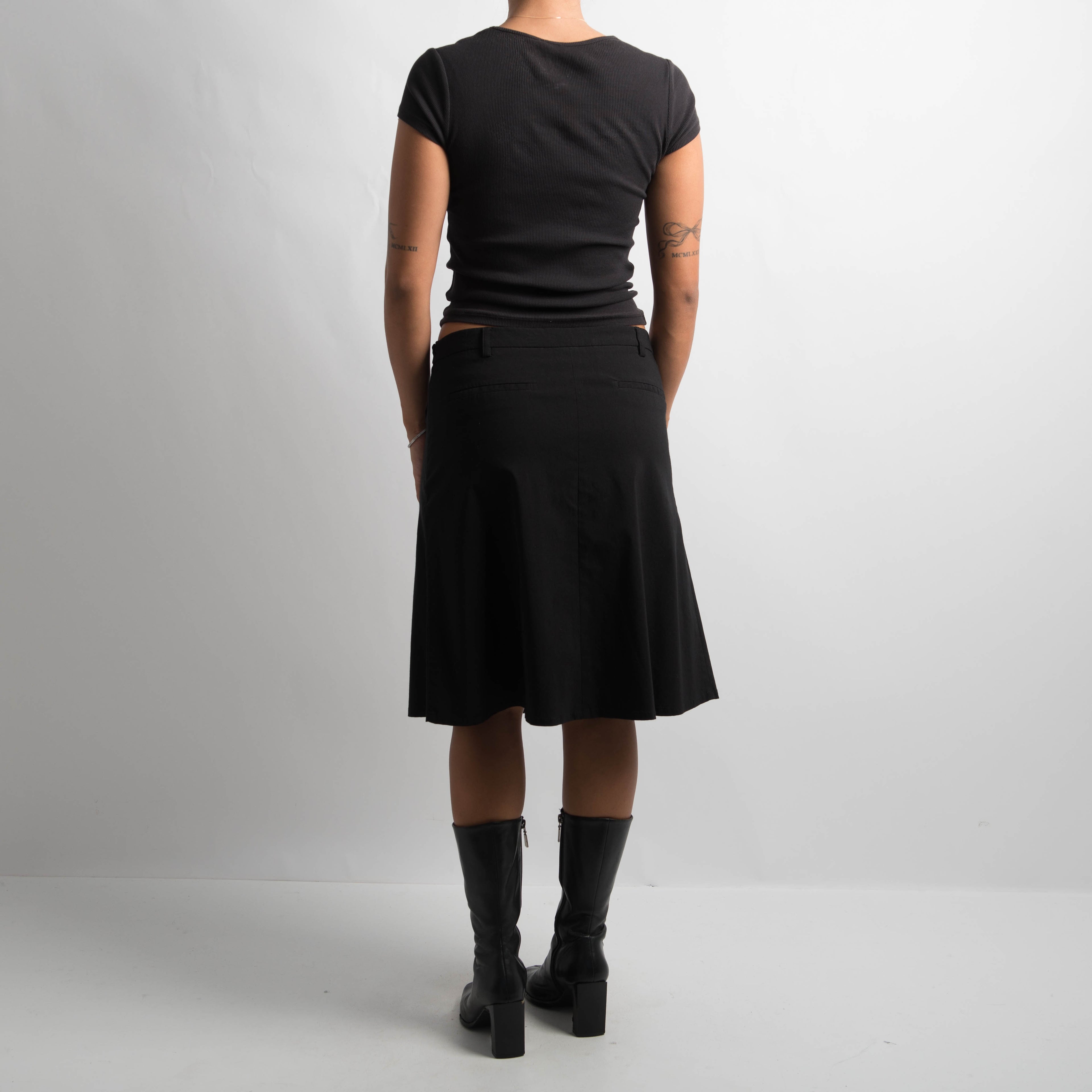 BLACK PLEATED MIDI SKIRT