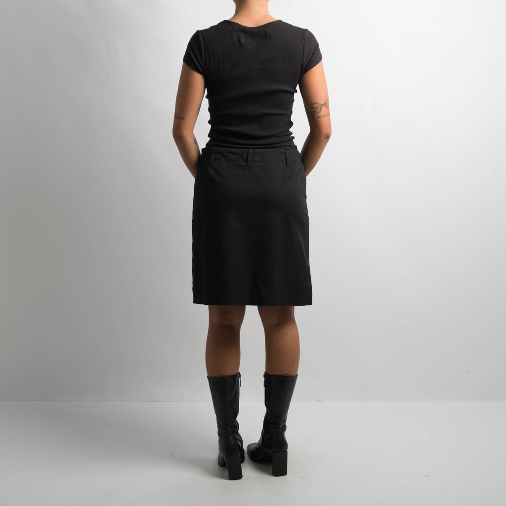 BLACK KNEE LENGTH SKIRT