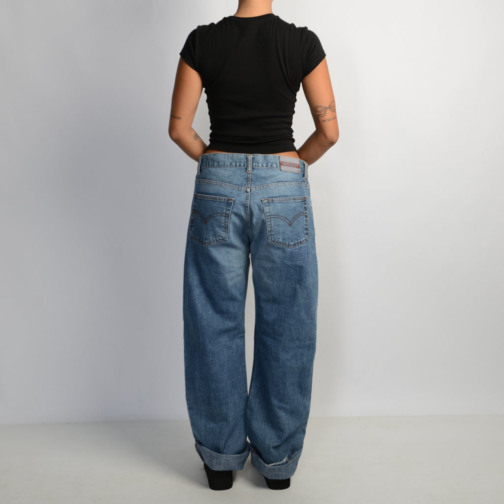 MID WASH BOYFRIEND JEANS