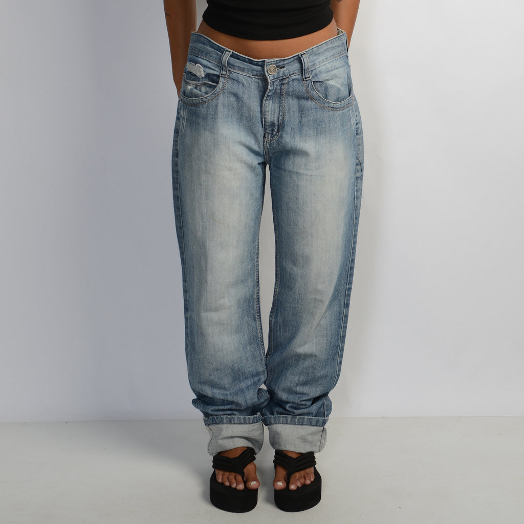 LIGHT WASH FADED JEANS