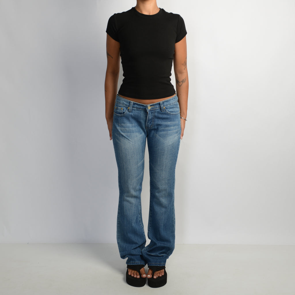 MID WASH BOOTCUT JEANS