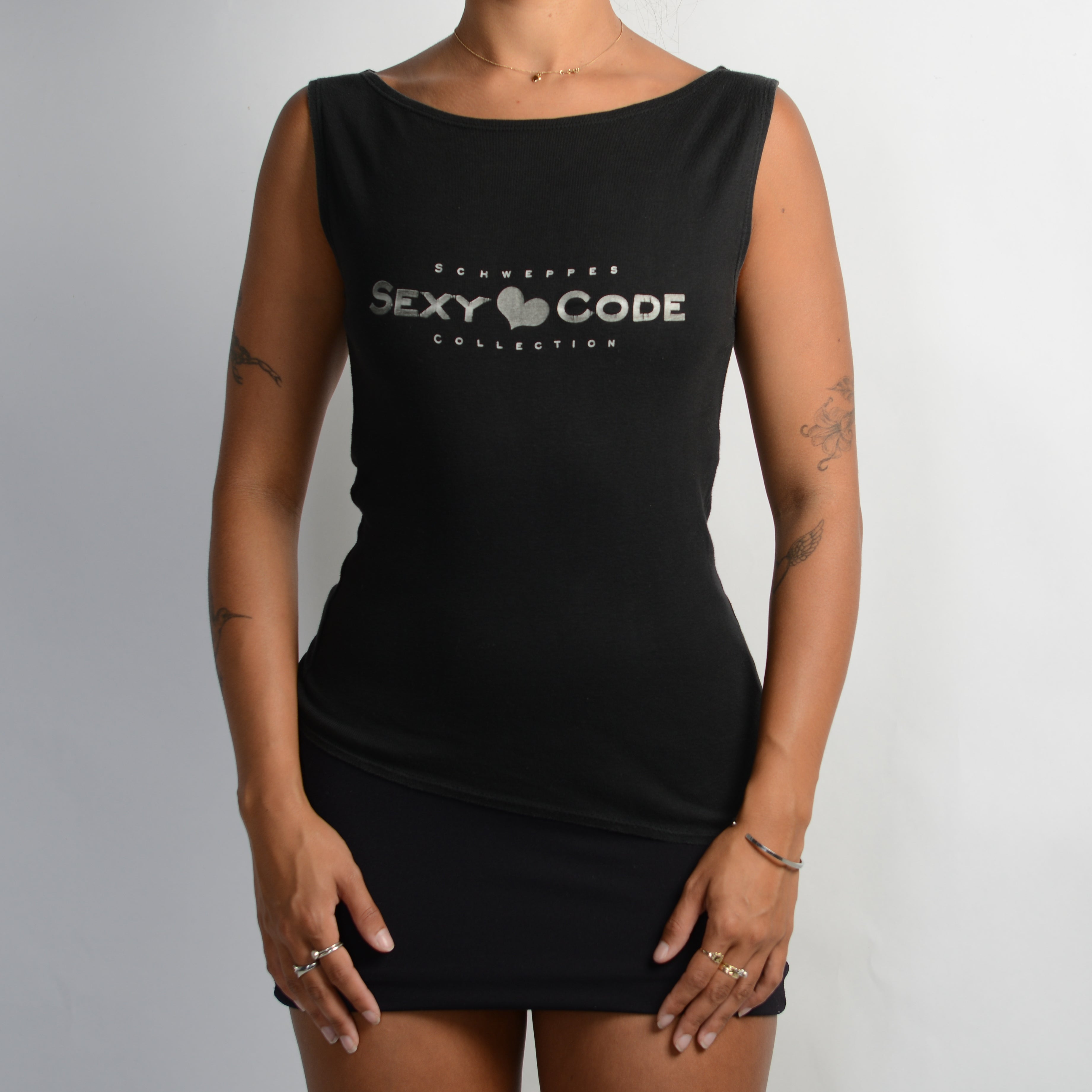 BLACK BOAT NECK TANK