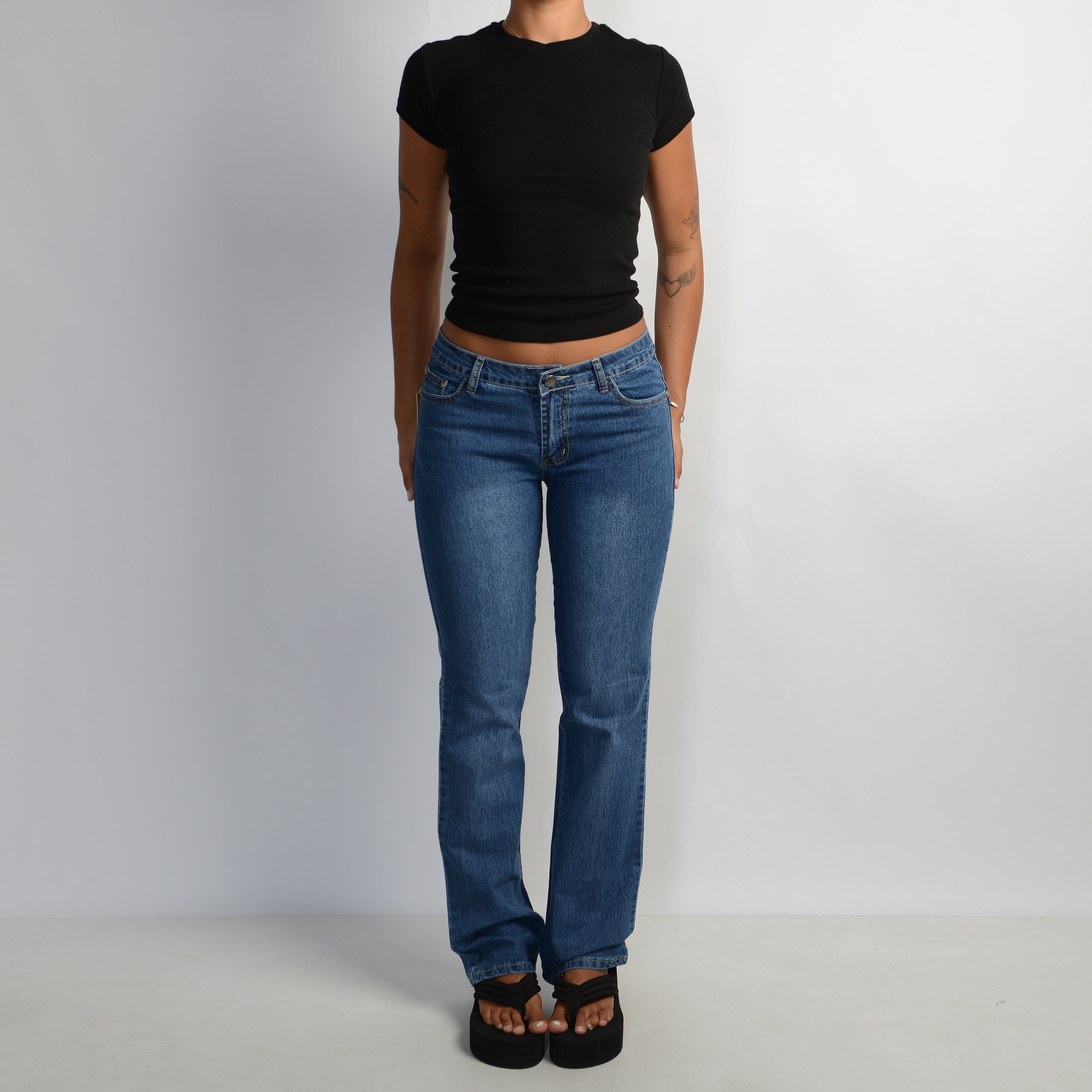 EMBROIDERED STRAIGHT LEG JEANS