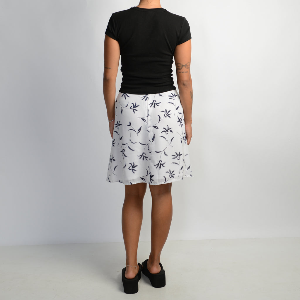 WHITE PATTERN SKIRT