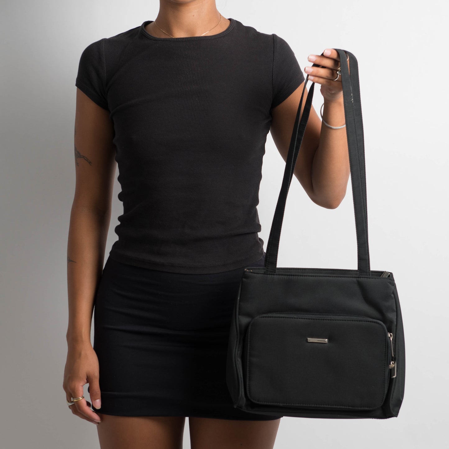 CLASSIC BLACK SHOULDER BAG