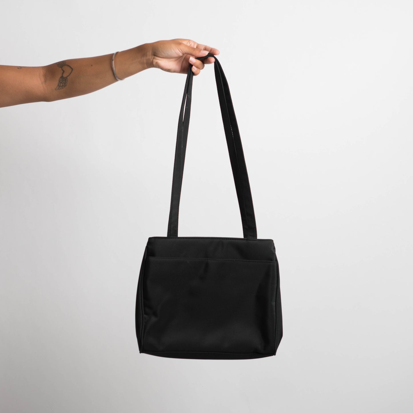 CLASSIC BLACK SHOULDER BAG