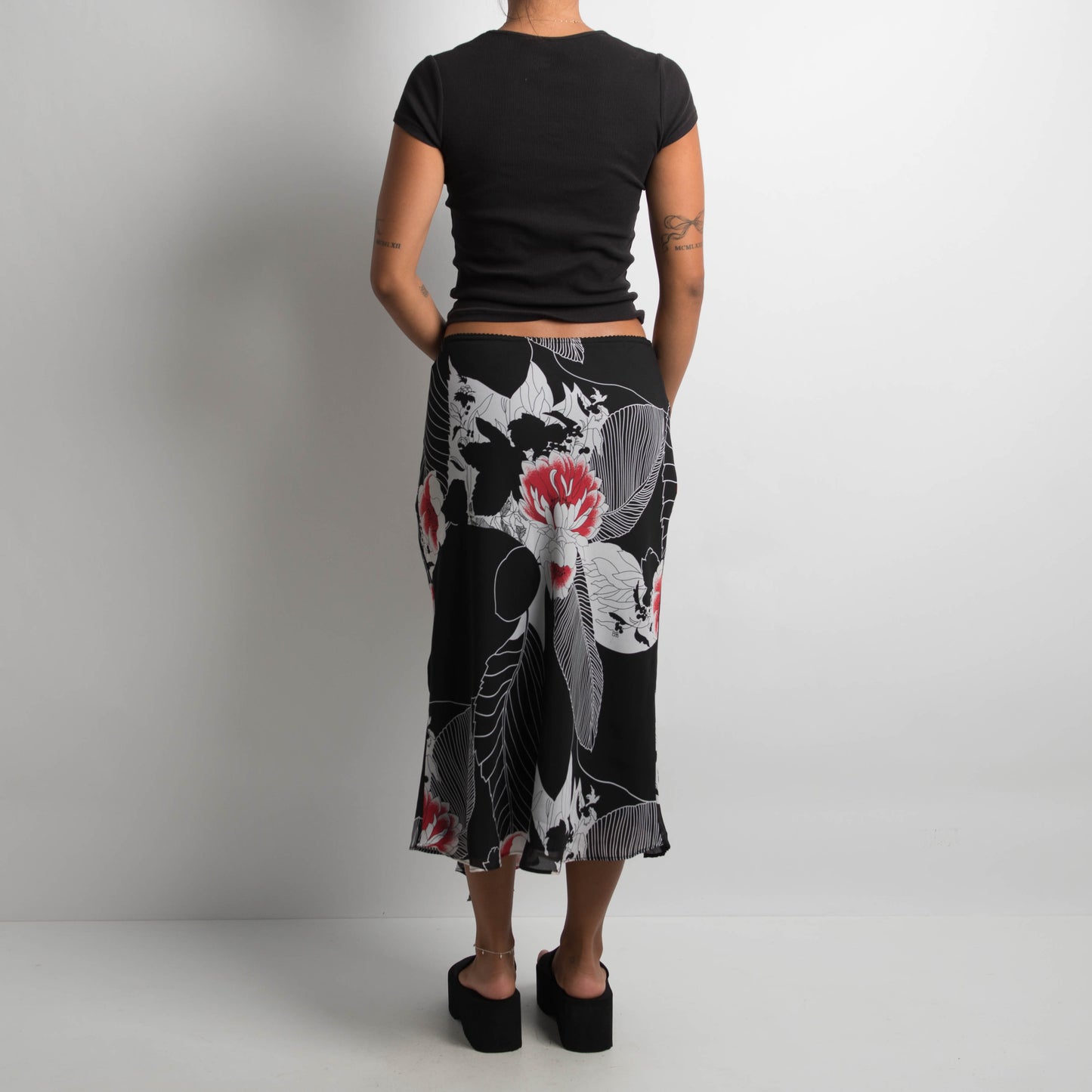 BLACK FLORAL MIDI SKIRT