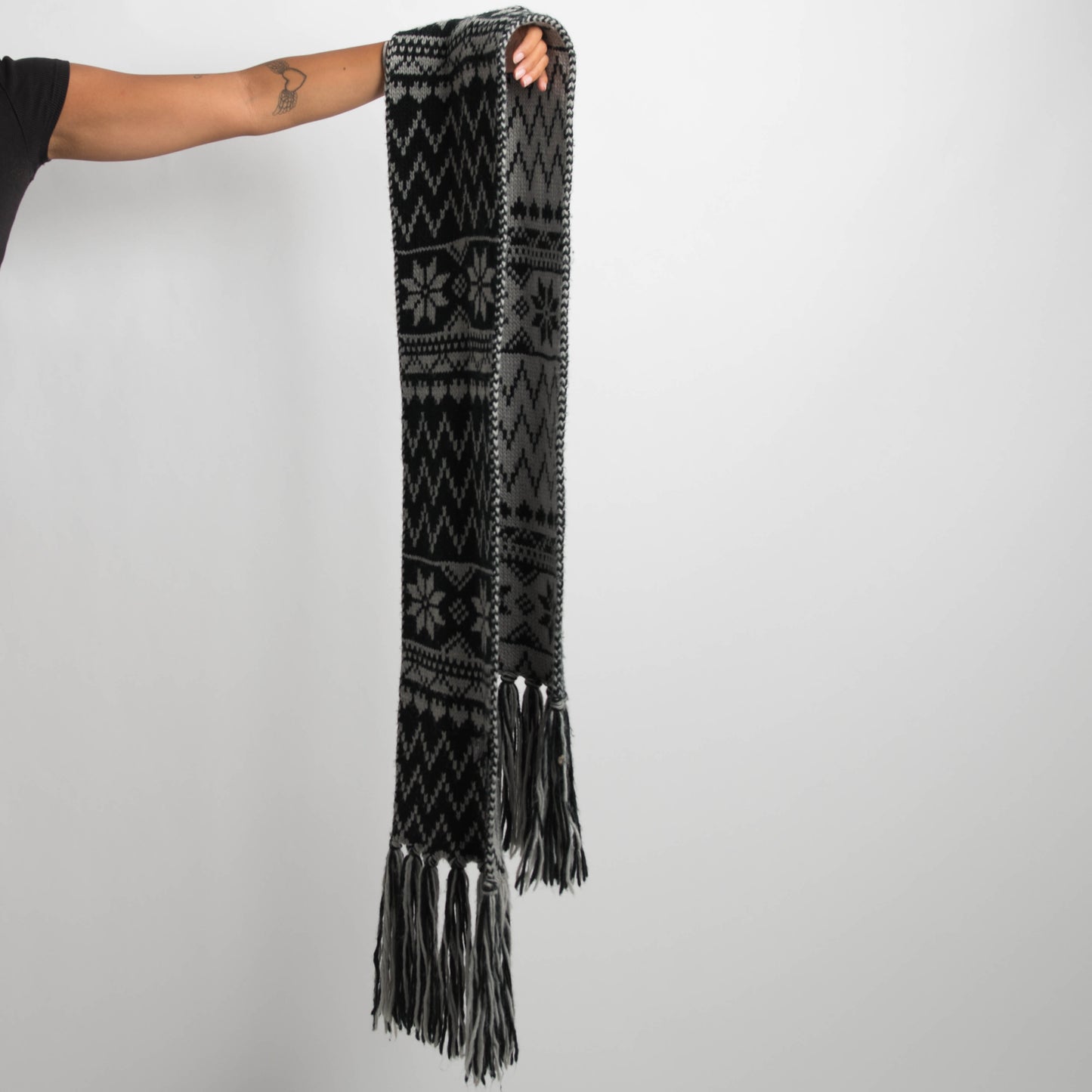 PATTERNED KNIT SCARF