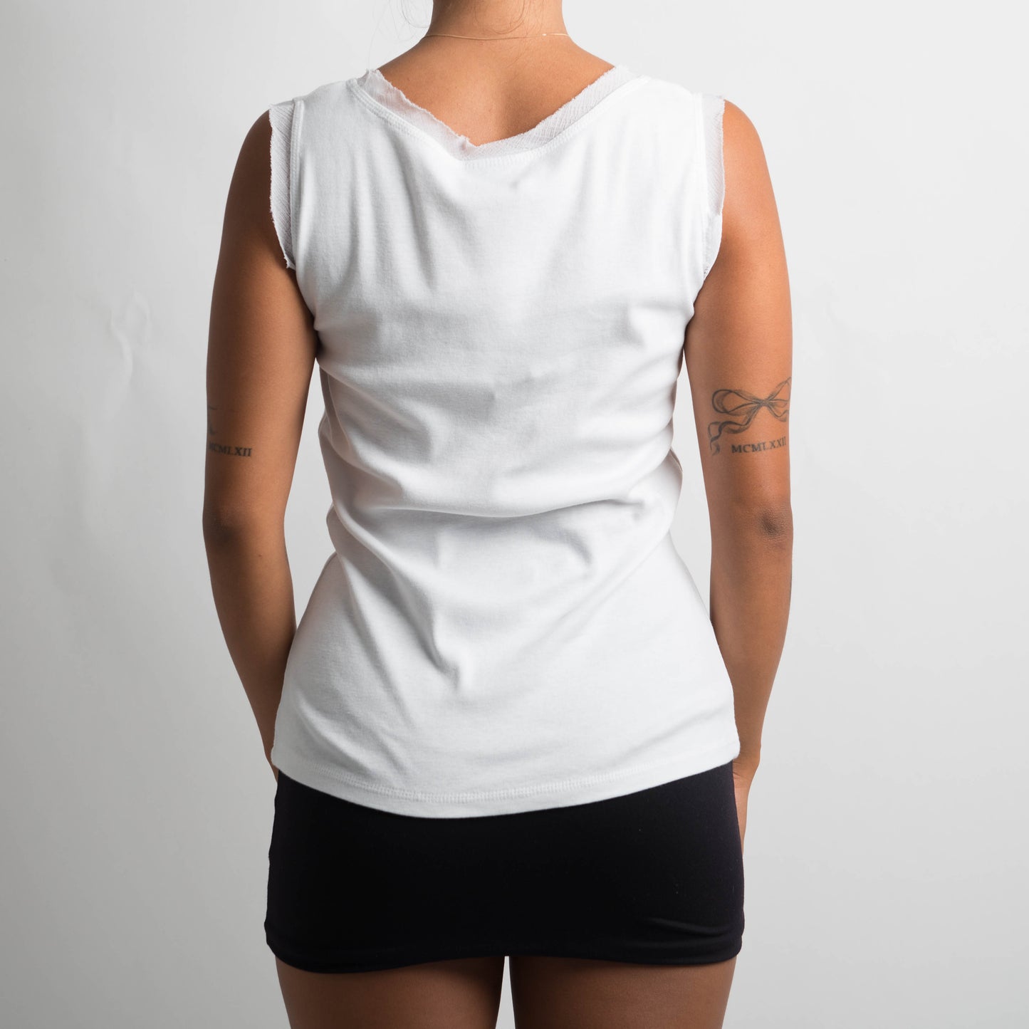 WHITE SLEEVELESS TOP