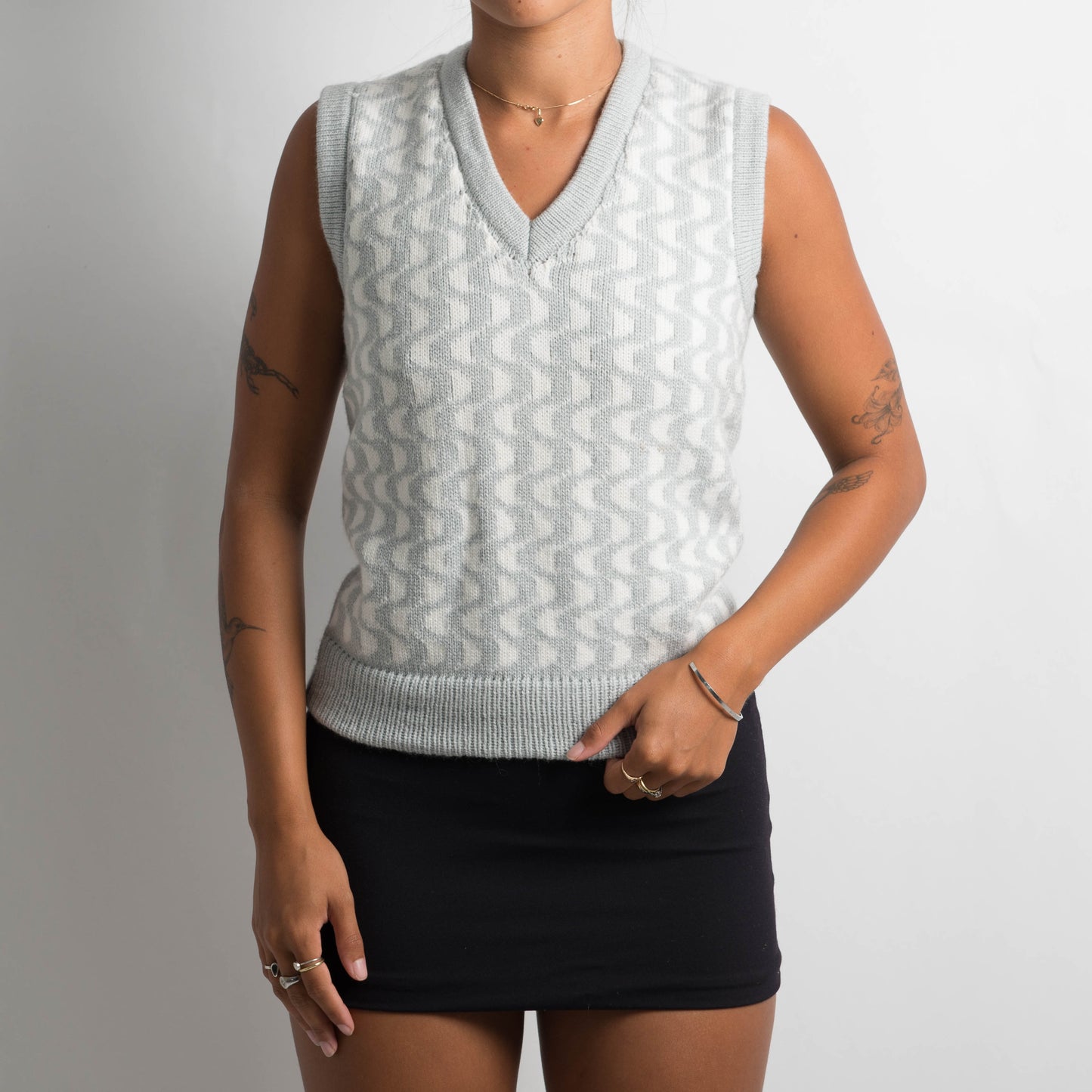 GREY PATTERNED KNIT VEST