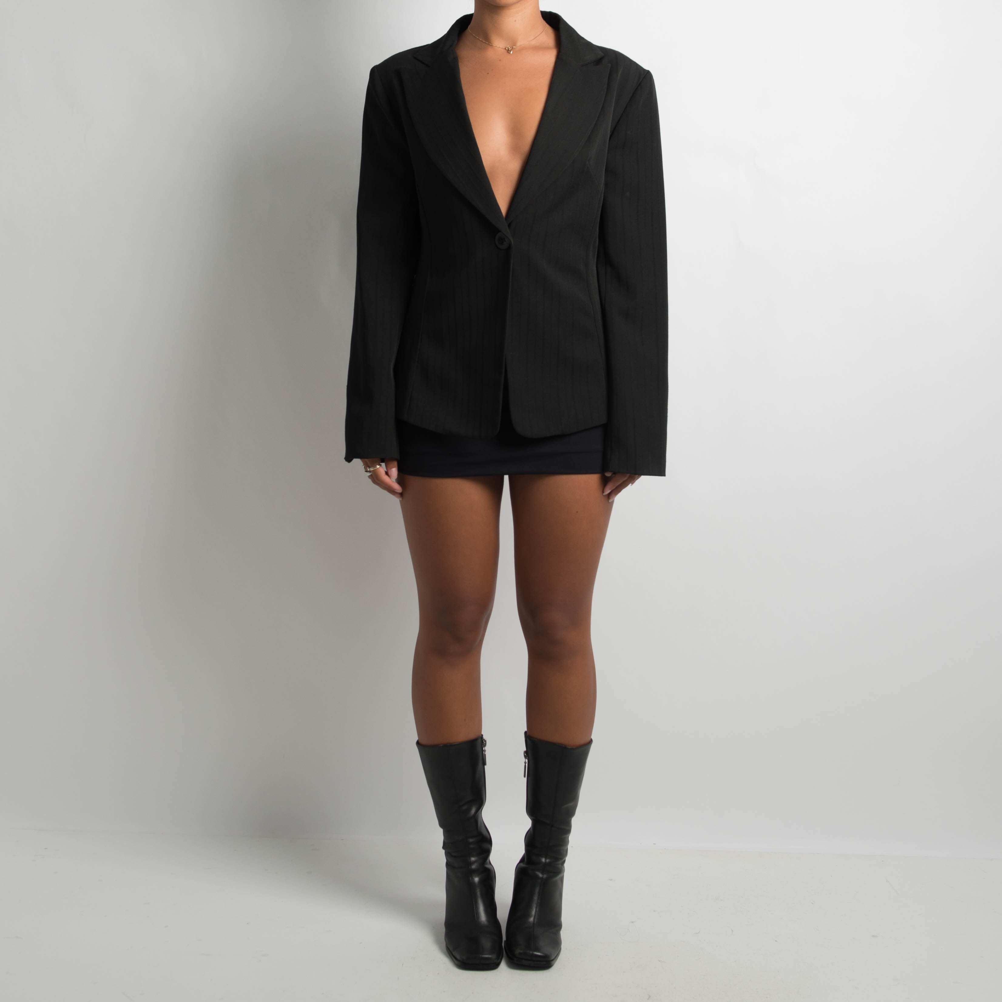 CLASSIC BLACK BLAZER