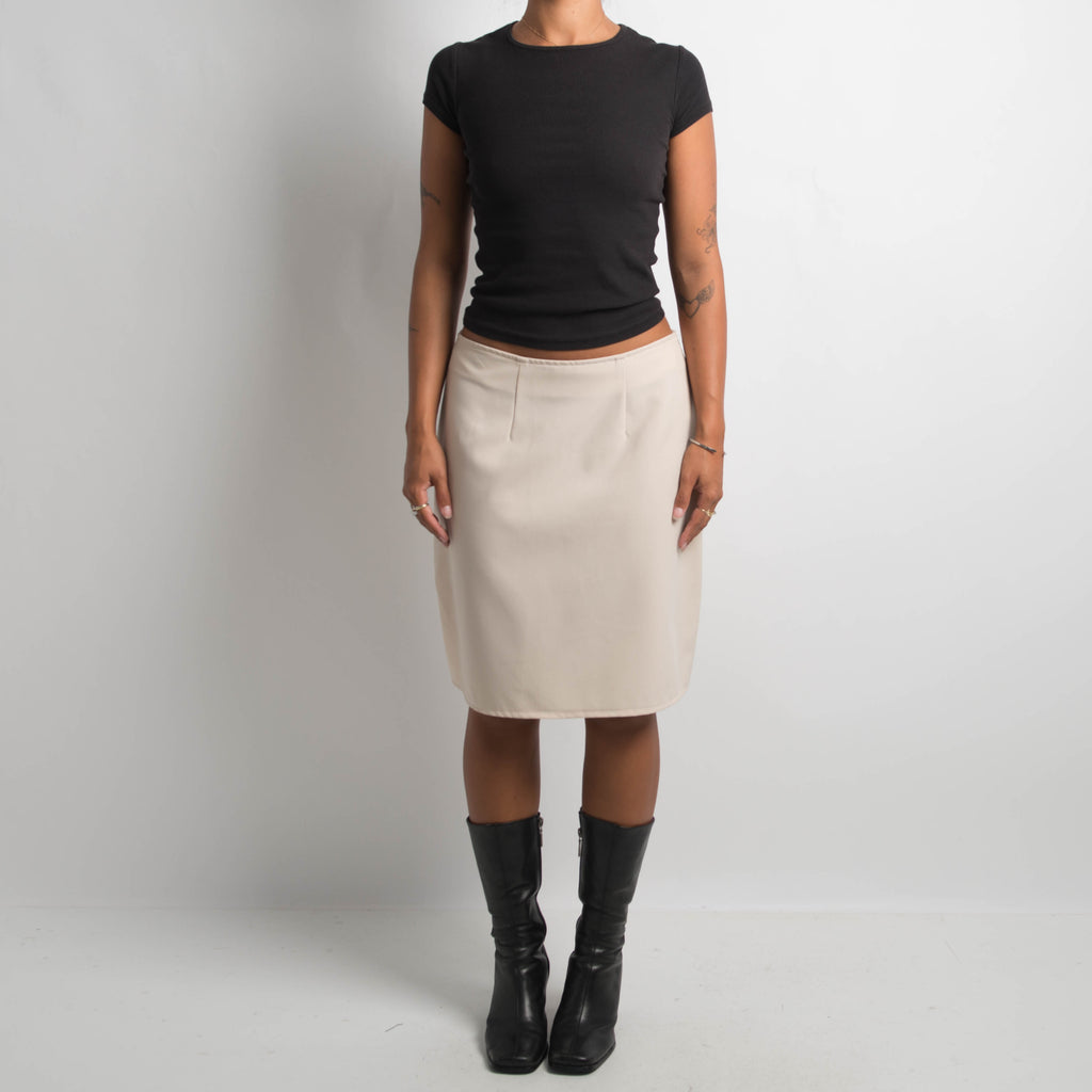 CREAM KNEE LENGTH SKIRT