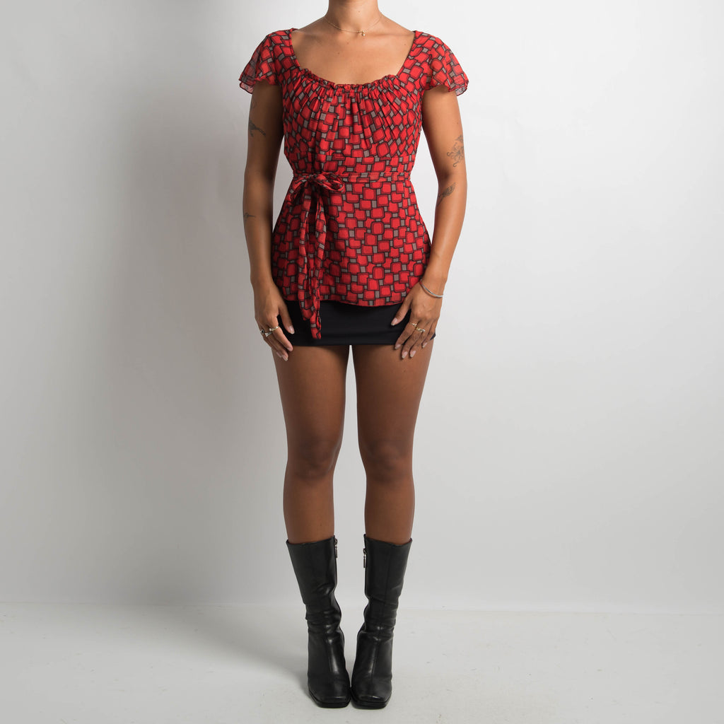 RED SHORT SLEEVE TOP