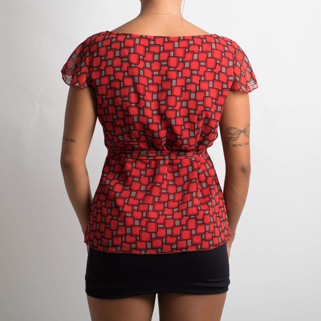 RED SHORT SLEEVE TOP