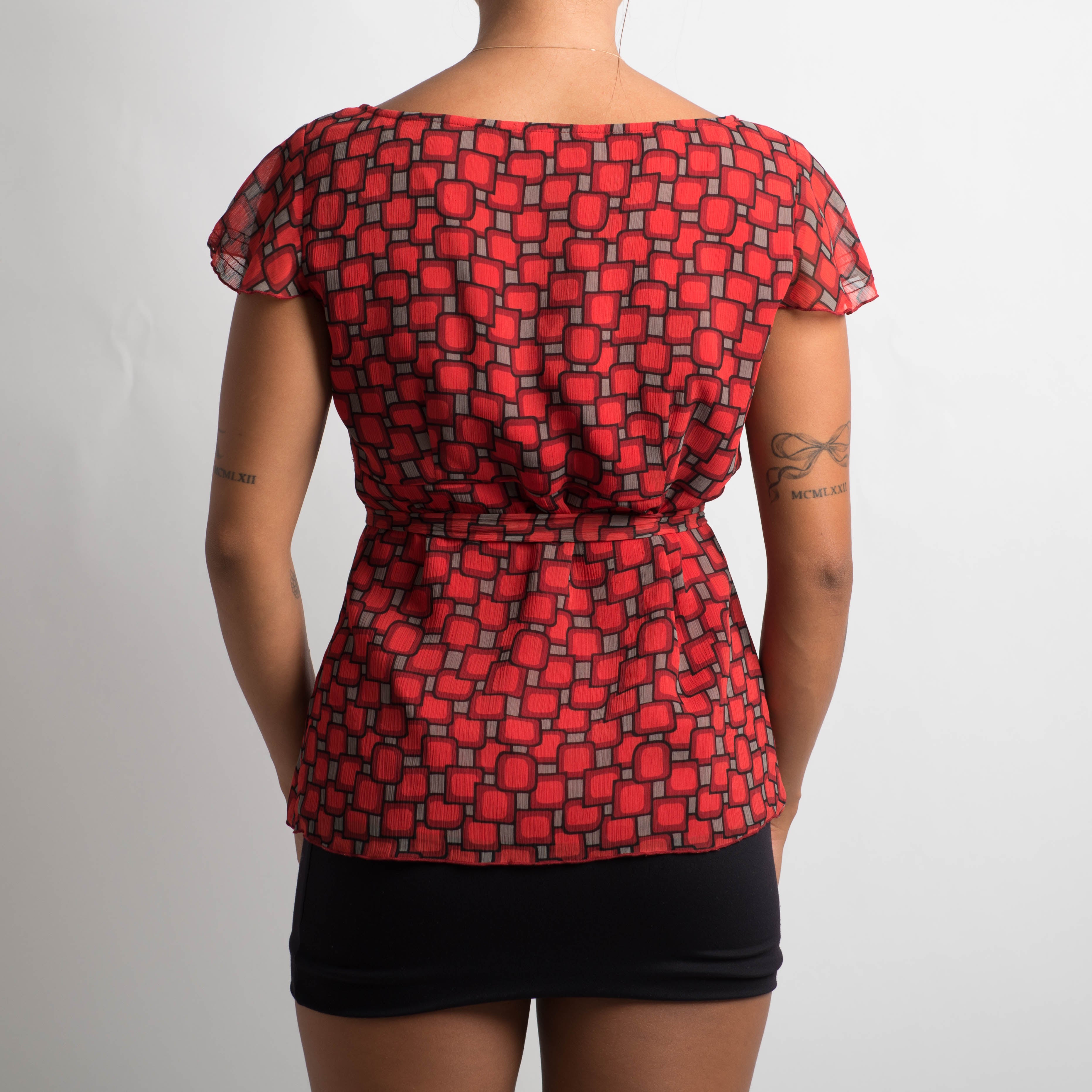 RED SHORT SLEEVE TOP
