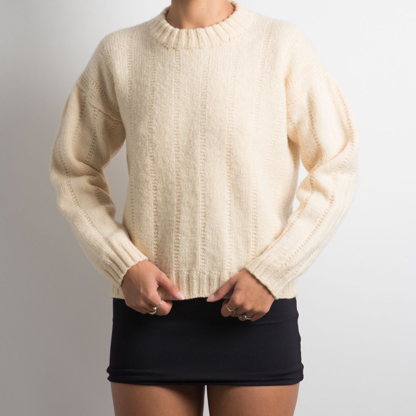 THICK CREAM KNIT SWEATER