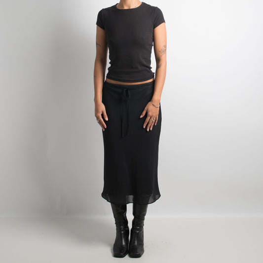 BLACK MIDI SKIRT