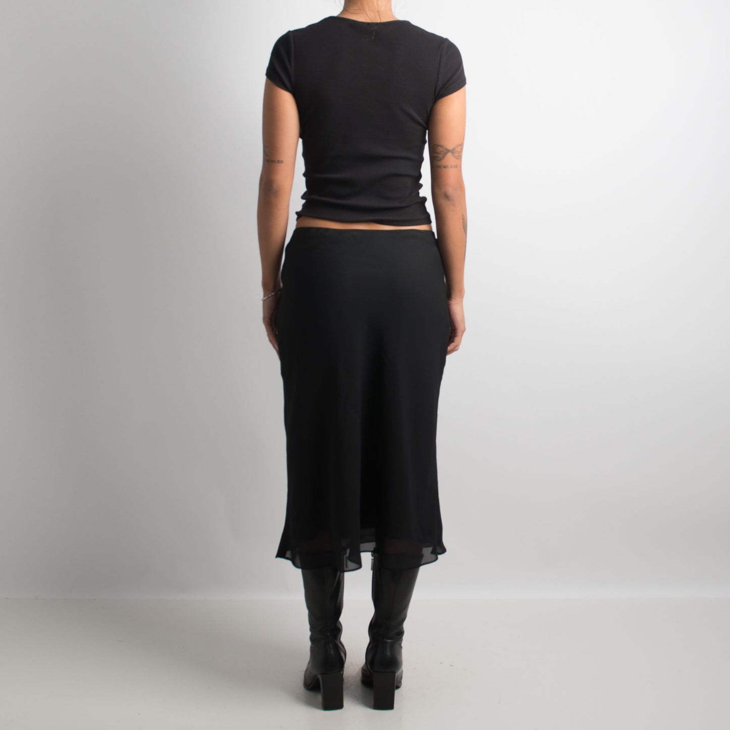 BLACK MIDI SKIRT