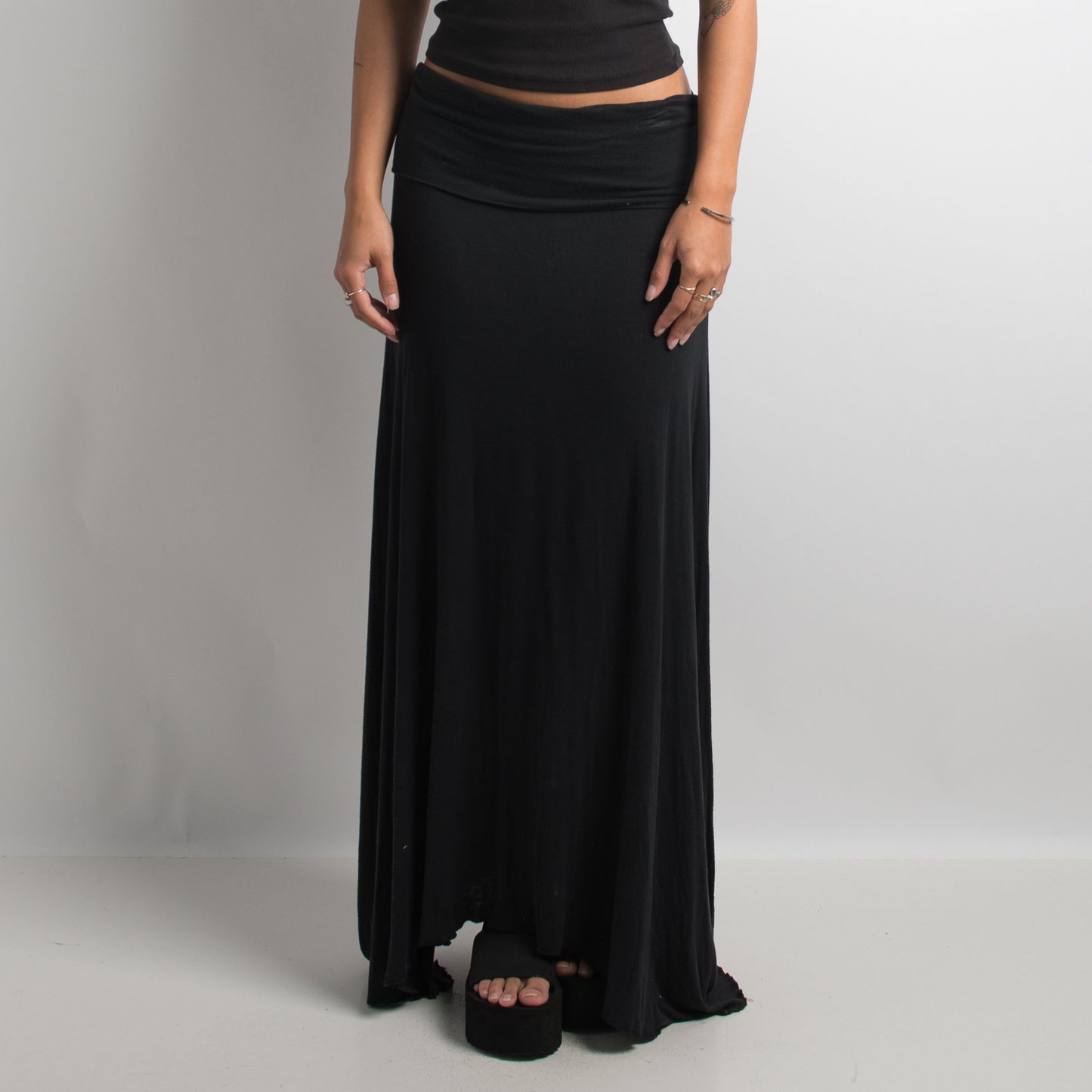 SOFT BLACK MAXI SKIRT