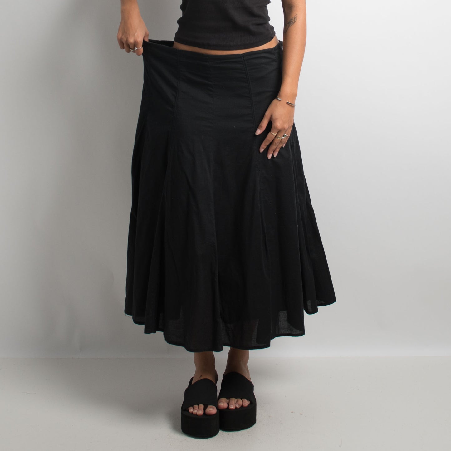 BLACK LONGLINE SKIRT