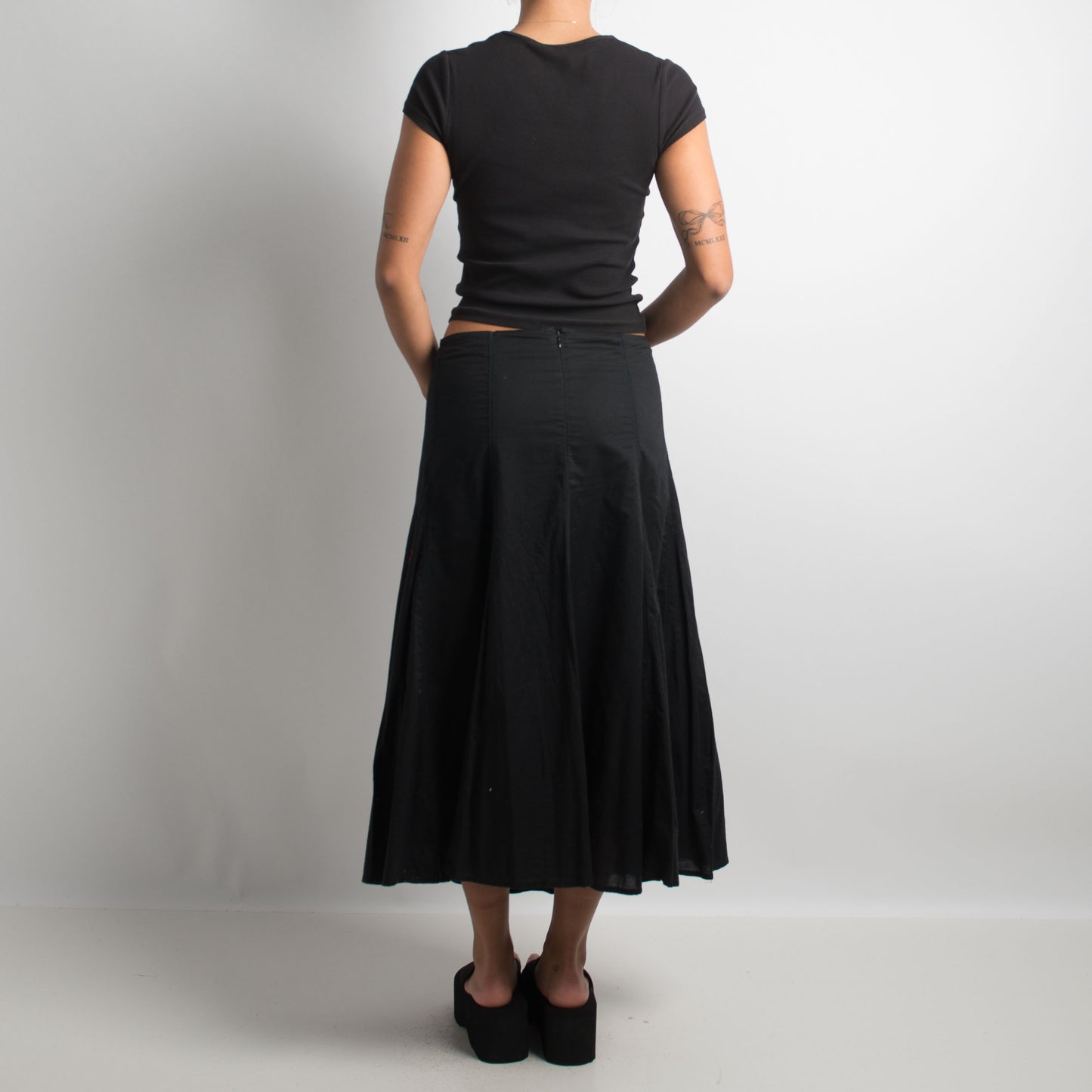 BLACK LONGLINE SKIRT