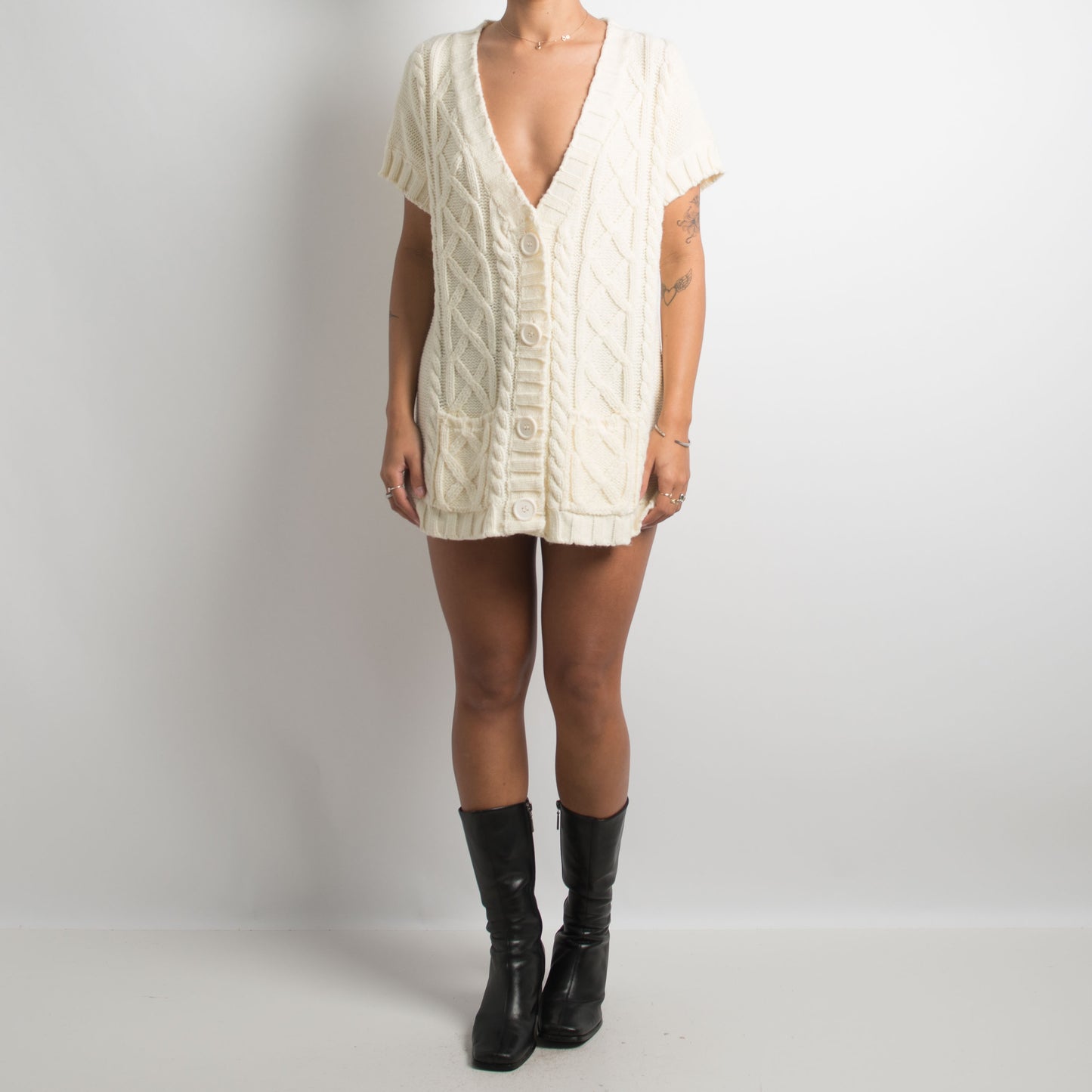 CREAM SHORT SLEEVE CARDIGAN