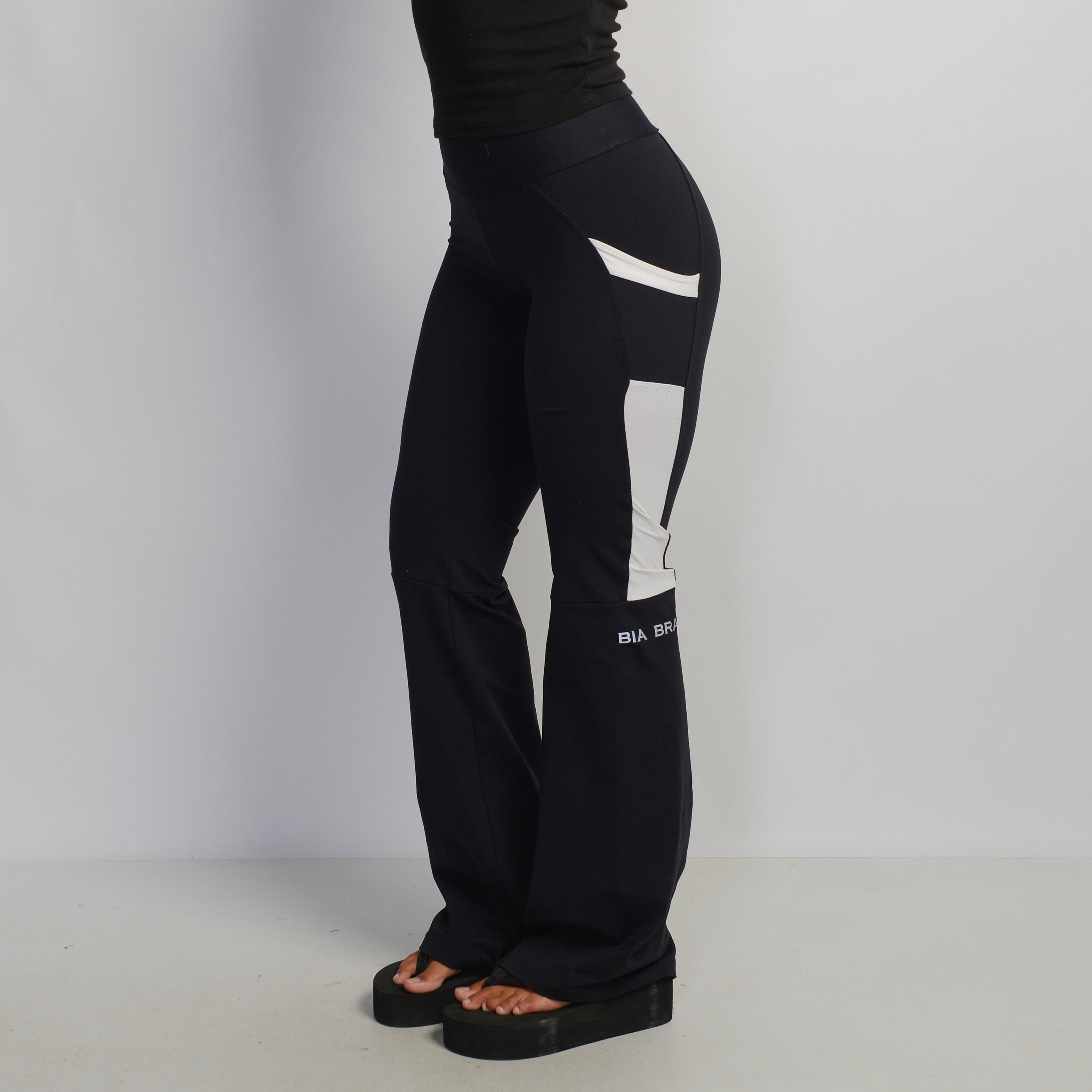 BLACK FLARED LEGGINGS